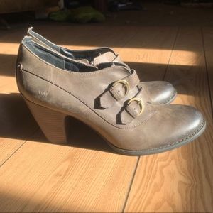 New‼️INDIGO By Clarks Distressed Leather Heels